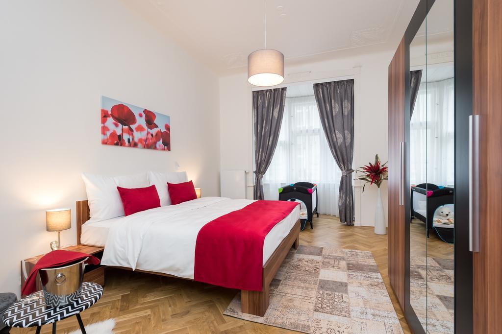 Love To Live Apartments Praga Exterior foto
