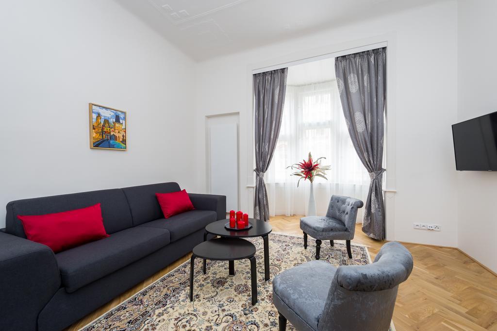 Love To Live Apartments Praga Exterior foto