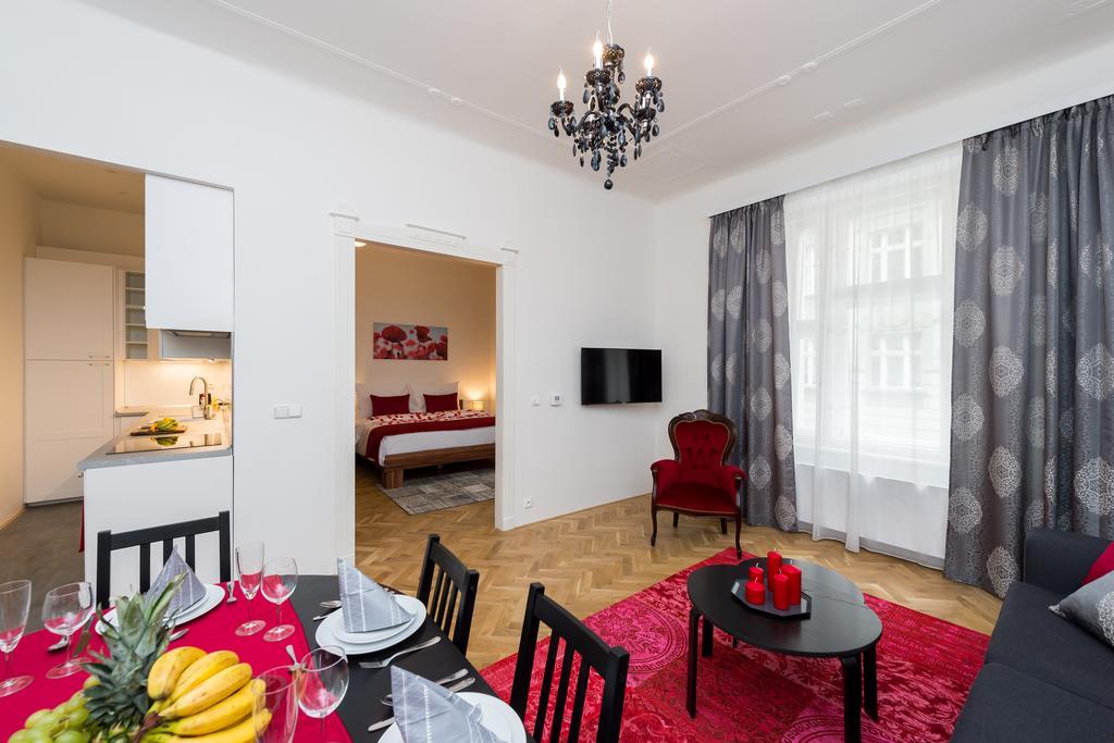 Love To Live Apartments Praga Exterior foto