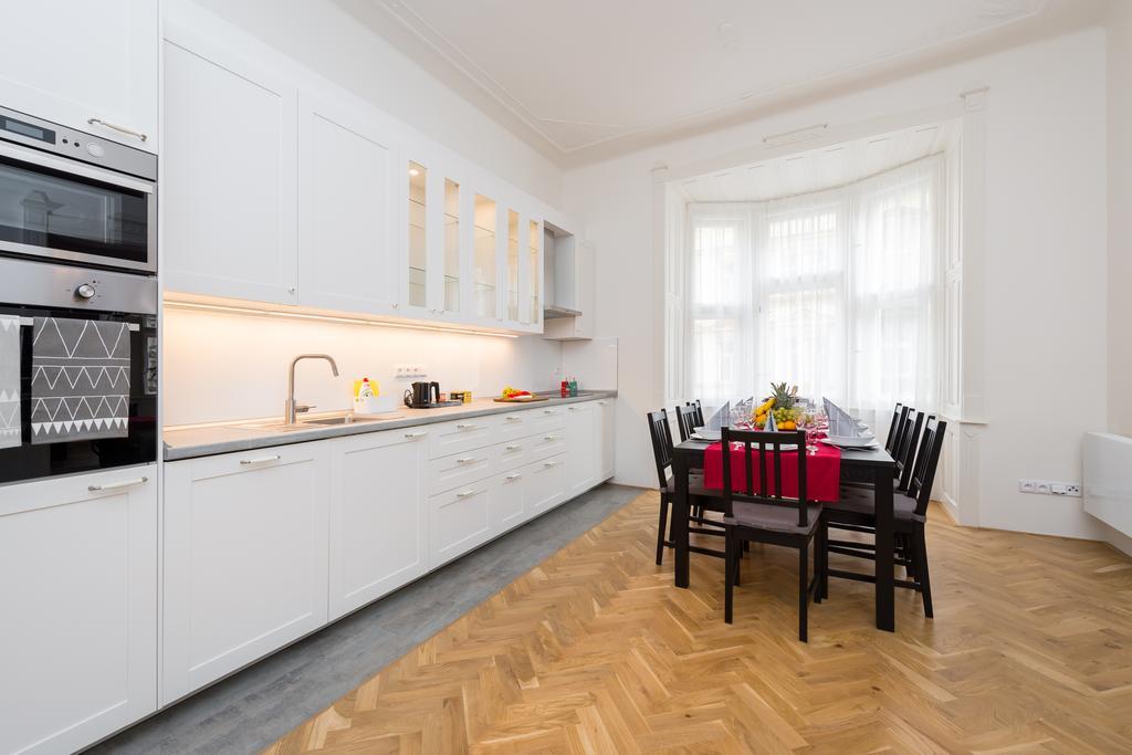Love To Live Apartments Praga Exterior foto