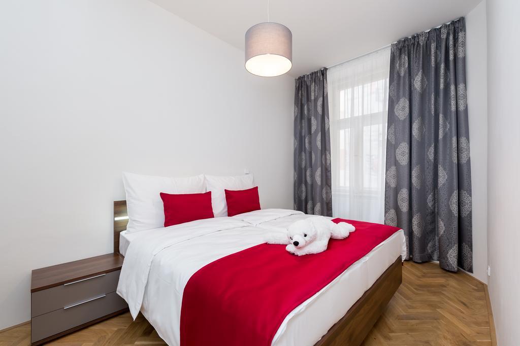 Love To Live Apartments Praga Exterior foto
