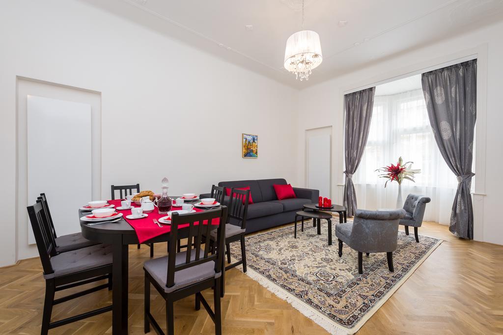 Love To Live Apartments Praga Exterior foto