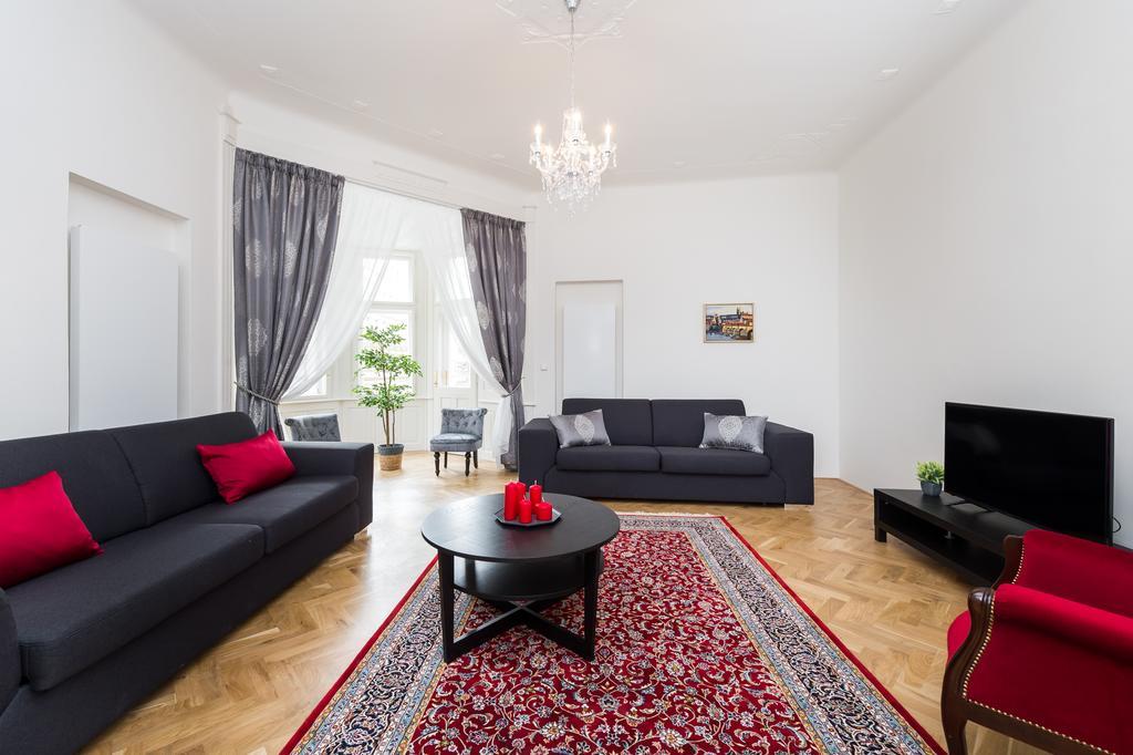 Love To Live Apartments Praga Exterior foto